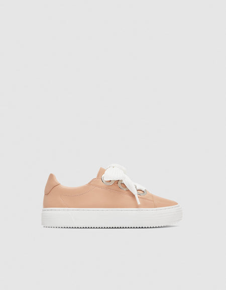Sneakers with gromets details